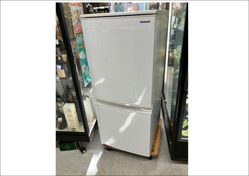リサイクルショップどりーむ天保山店】○3183○ 冷蔵庫 シャープ 137L
